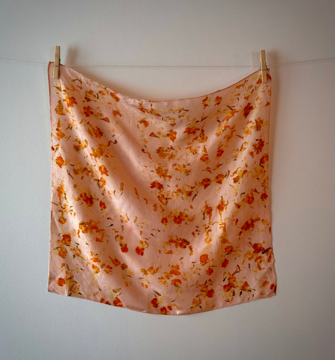 Carré de soie impression florale