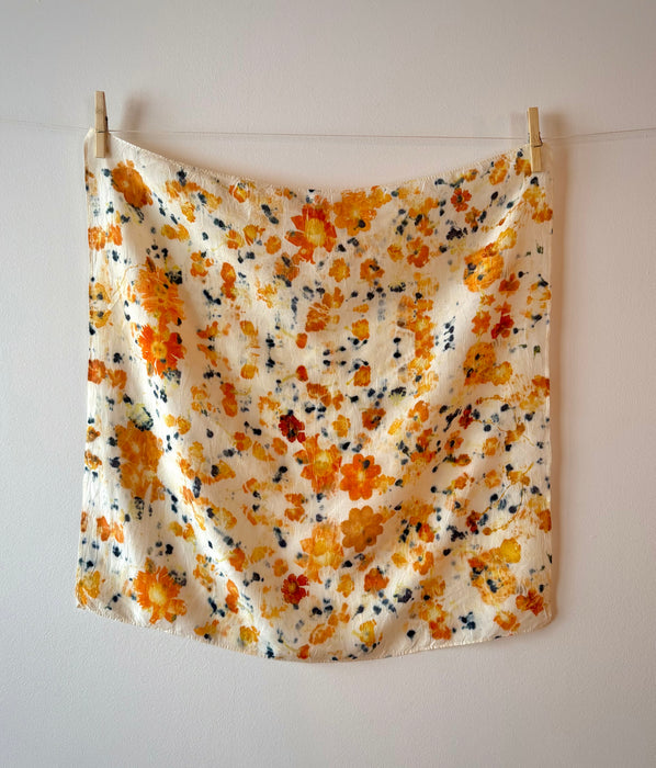 Carré de soie impression florale