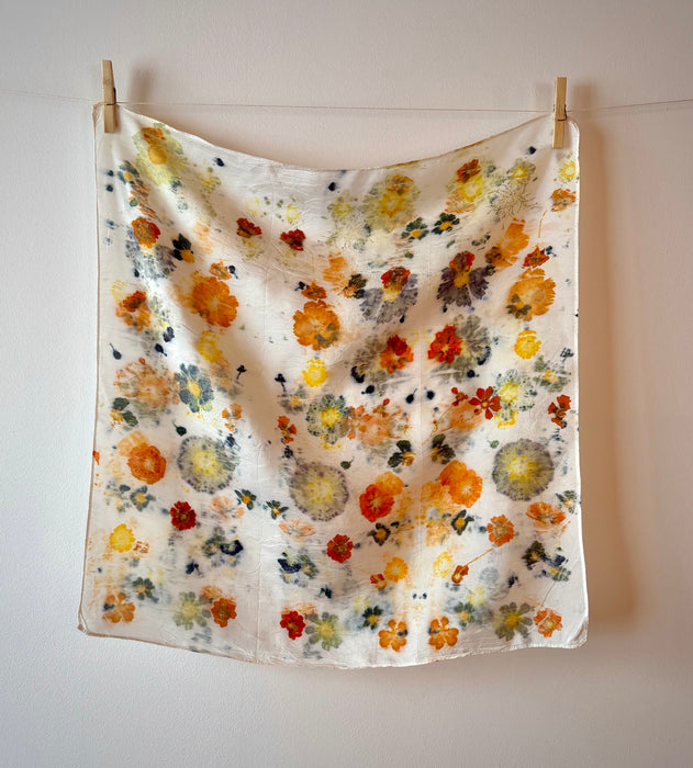 Carré de soie impression florale