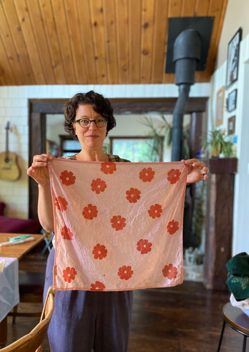 Impression de motif au bloc et au pinceau (avec pâte d'alun) en teinture naturelle